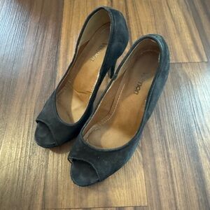 Vince Camuto Black Peep Toe Heels Size 5